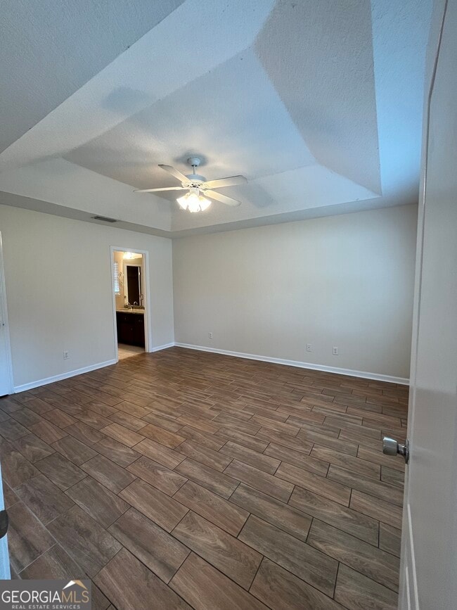 Building Photo - 231 Royal Palms Ave
