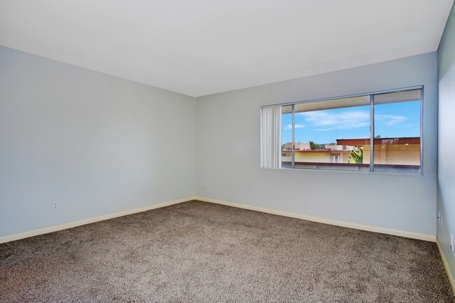 Building Photo - 2 bedroom 2 bath condo for rent in San Car...
