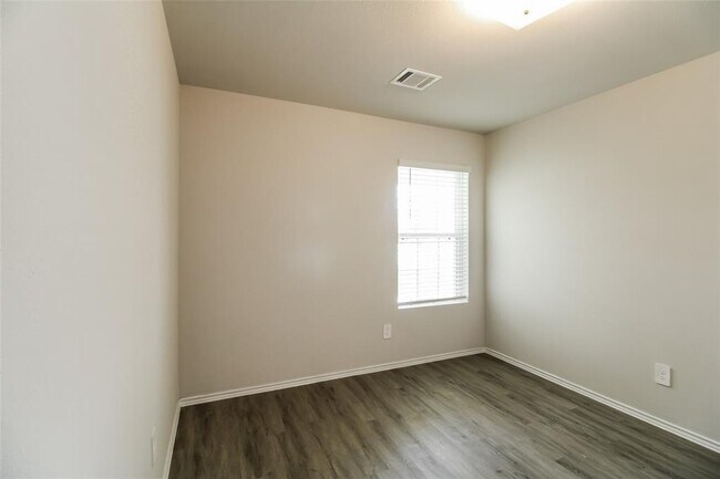 Building Photo - 2501 Grayling Dr