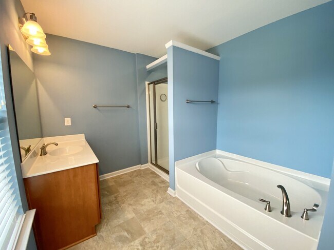 Building Photo - Spacious Home on a Corner Lot in Heritage New Riverside!