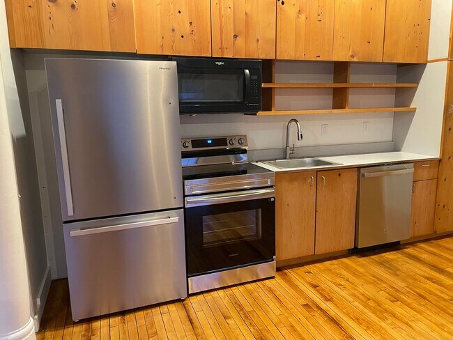 Building Photo - 265 Main St