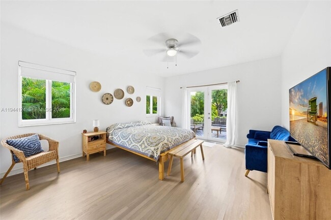 Building Photo - 950 S Shore Dr