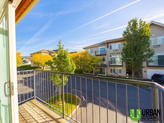 Building Photo - Bright 2 Bedroom Condo in Beautiful Libert...