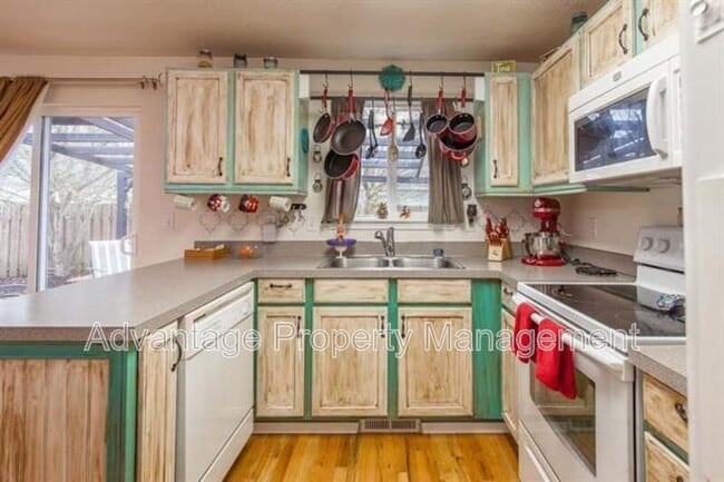 Building Photo - 3122 30th Ave SE