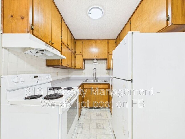 Building Photo - 402 S Commercial Ave