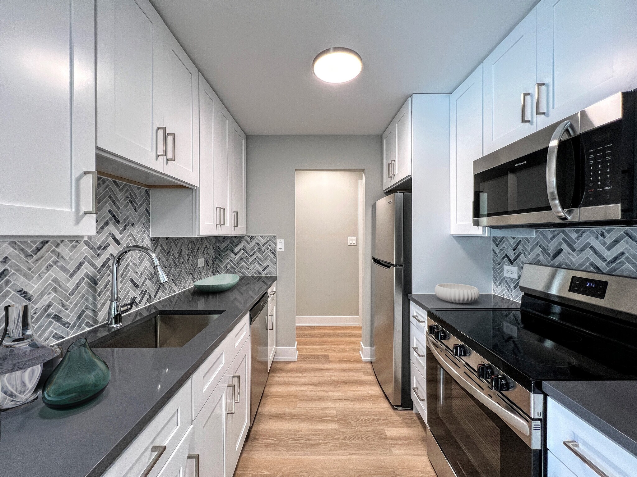 Building Photo - 530 W Aldine Ave