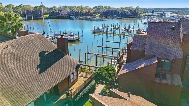 Building Photo - 727 Davis Rd