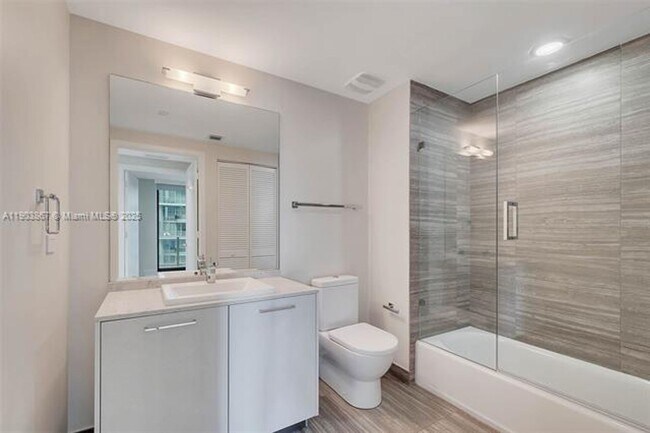 Building Photo - 1010 Brickell Ave