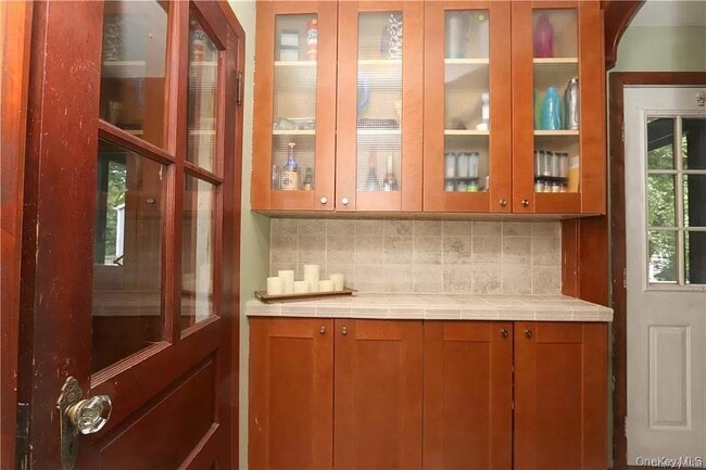 Building Photo - 12 Mamanasco Rd