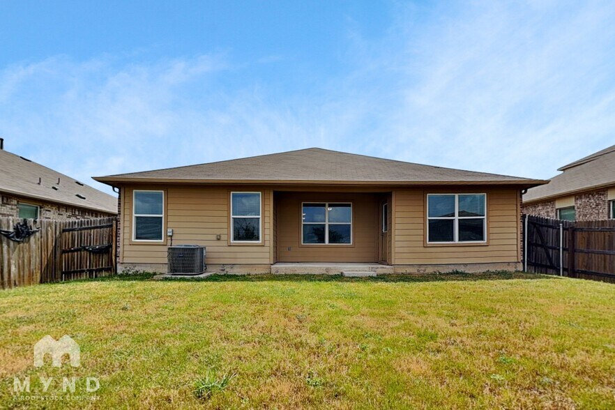 Building Photo - 10808 Seguin St