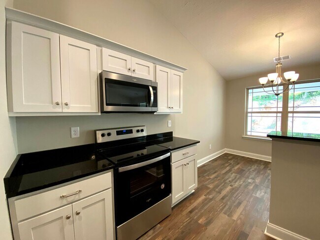 Building Photo - Spacious & Modern Home for Rent - One Leve...