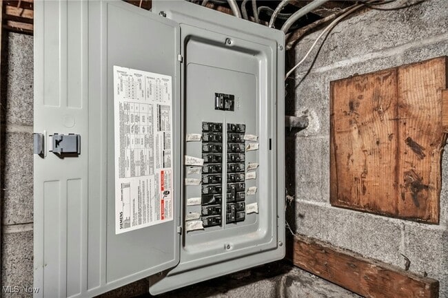 Building Photo - 10213 Dove Ave