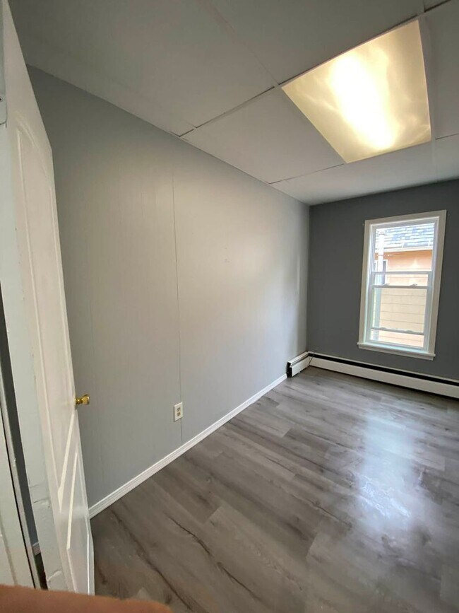 Building Photo - 427 3rd Ave