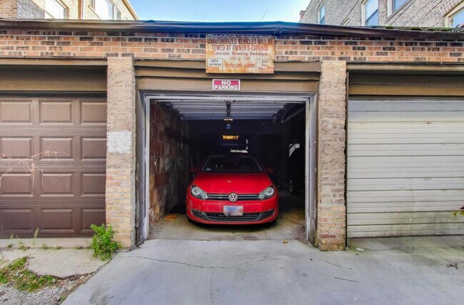 Building Photo - 1628 W Columbia Ave