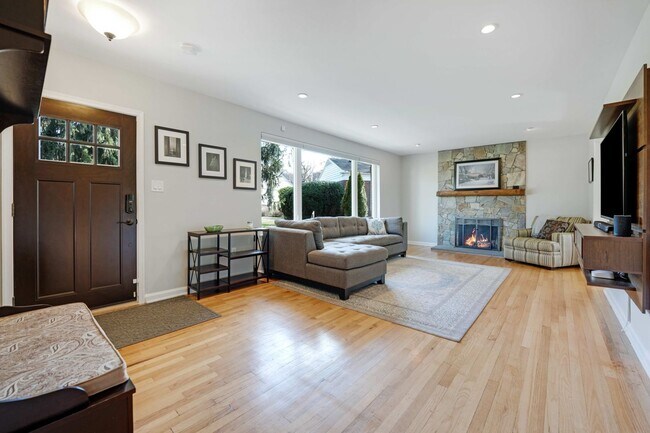 Building Photo - 5128 Linnean Terrace NW