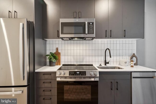 Primary Photo - 1108 N Front St