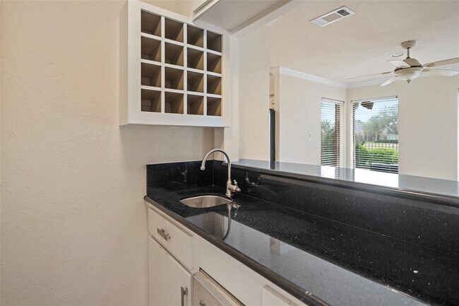 Building Photo - 534 Fox Briar Ln