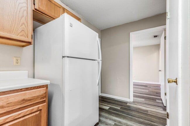 Building Photo - Upgraded 2x2 in great location AVAILABLE NOW