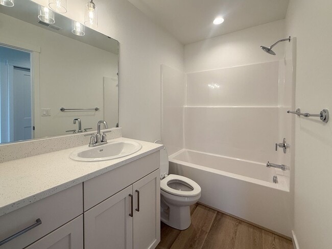 Building Photo - 344 SE Shetterly Dr