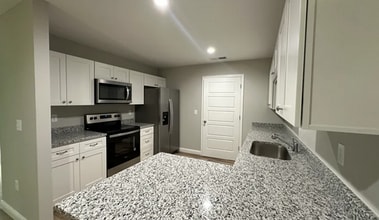 Building Photo - Linden Ave