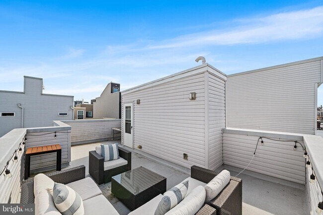 Building Photo - 2222 Oakford St