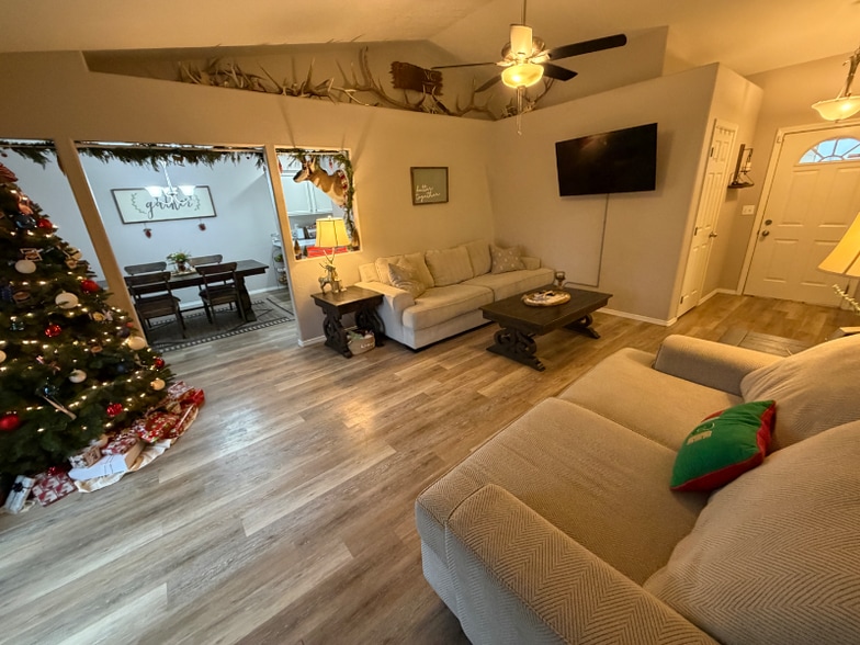 Building Photo - 1740 Peregrine Dr