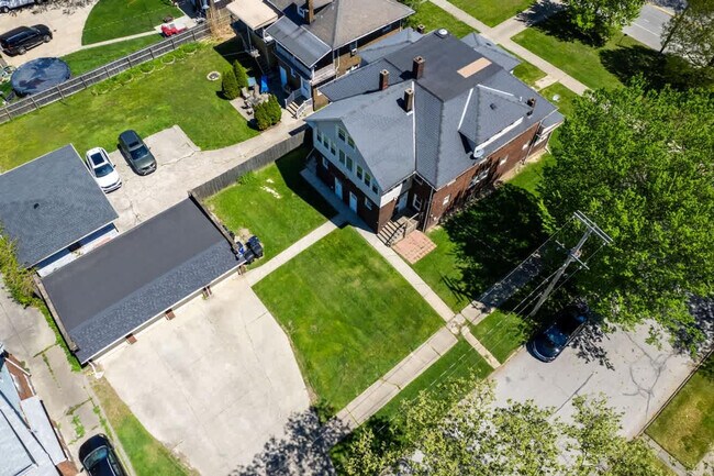 Building Photo - 3222 West Blvd