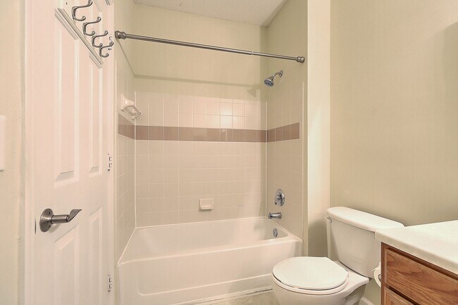 Building Photo - 1 bedroom unit in the Concord West of the ...