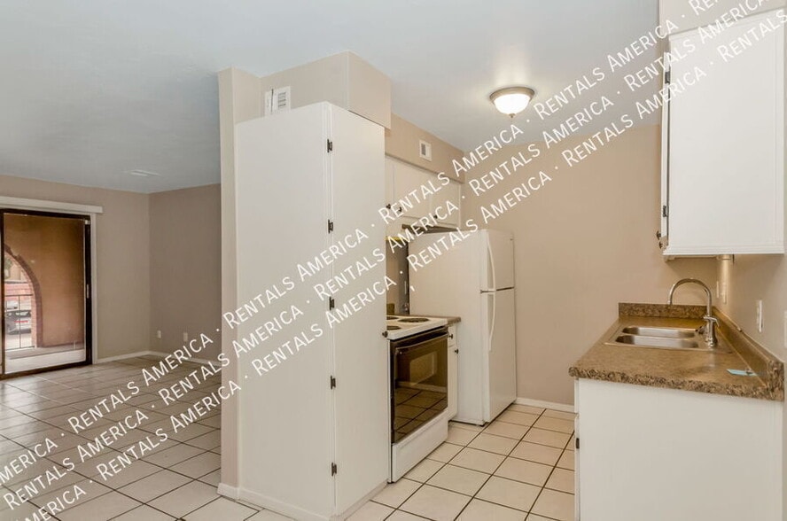Building Photo - 6351 N Barcelona Ct