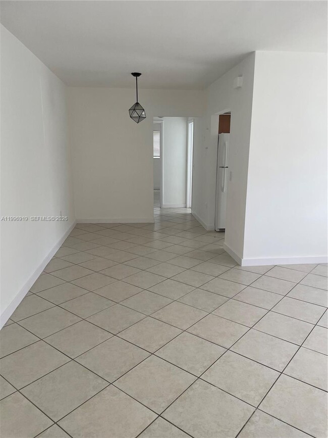 Building Photo - 11945 NE 19th Dr