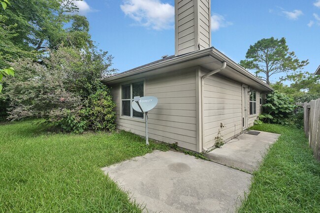 Building Photo - 18441 Sunrise Oaks Ct