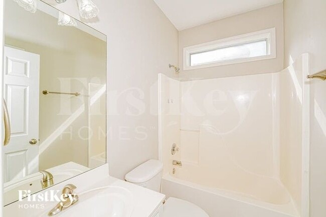 Building Photo - 417 Waterford Dr