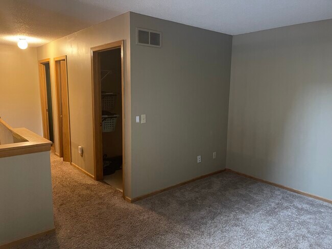 Building Photo - 1708 Pebble Ter