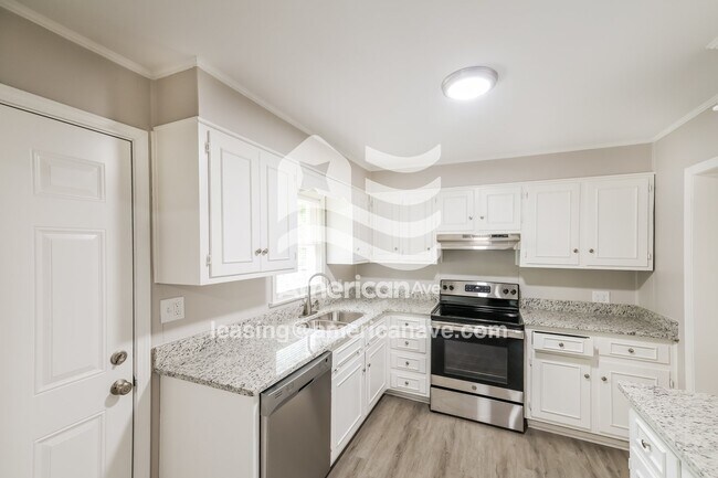 Building Photo - 4419 6th St E