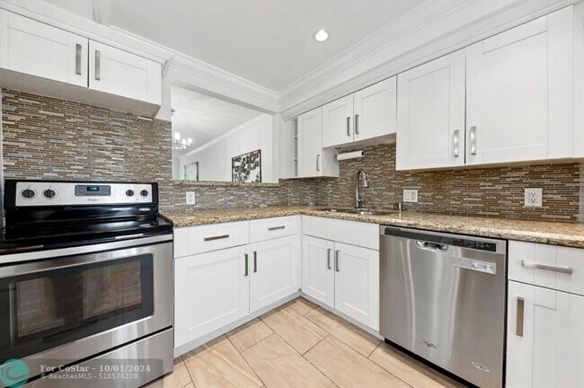 Building Photo - 3000 S Course Dr