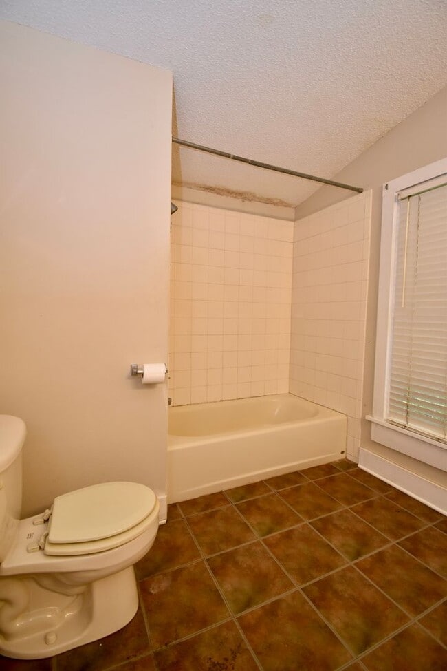Building Photo - Cute Two Bedroom House, Close to LA Tech!