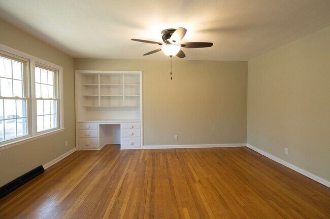 Building Photo - Charming Ranch Home with a great yard in Desirable Southwest Columbia