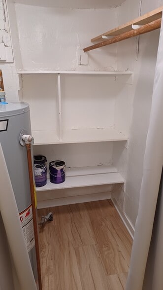 Closet - 116 Railroad Ave