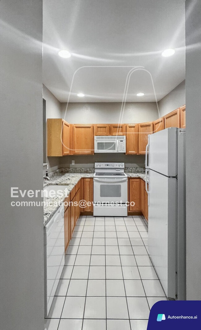 Building Photo - 2787 W Greens Dr