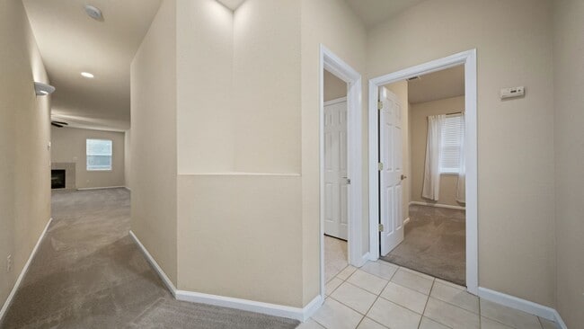 Building Photo - Beautiful 3 bedroom single story home