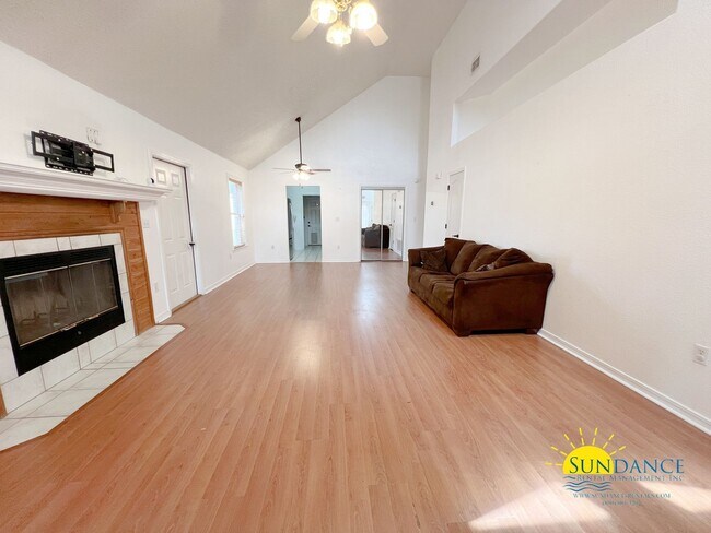 Building Photo - Updated 3 Bedroom Home in Crestview!