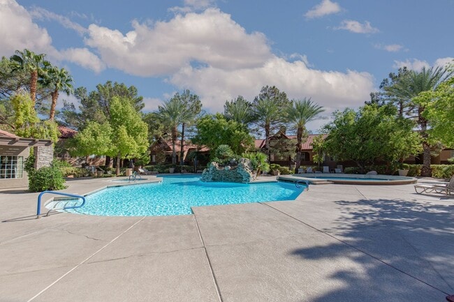 Building Photo - 3 Bedrooms Condo in a Guard Gated Summerlin Community