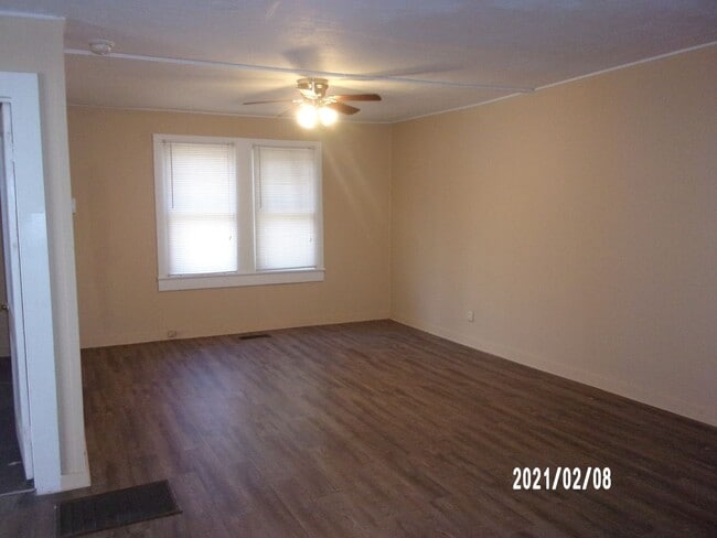 Building Photo - 2 Bedroom Apartment