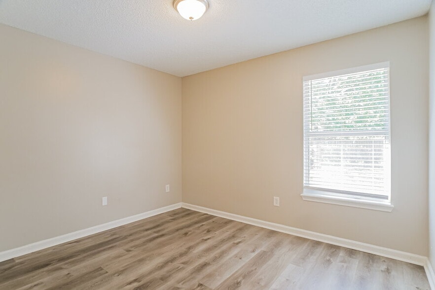 Building Photo - 391 Meadowlark Ln