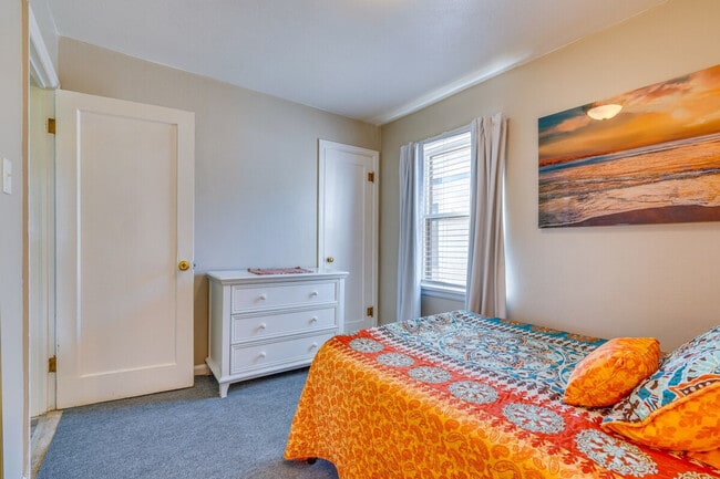 Building Photo - 1923 Lake Ave