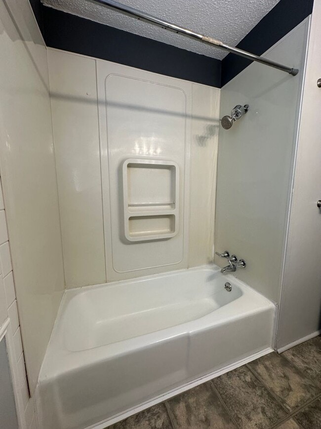 Building Photo - 3 Bed, 1.5 Bath, 1 Car garage