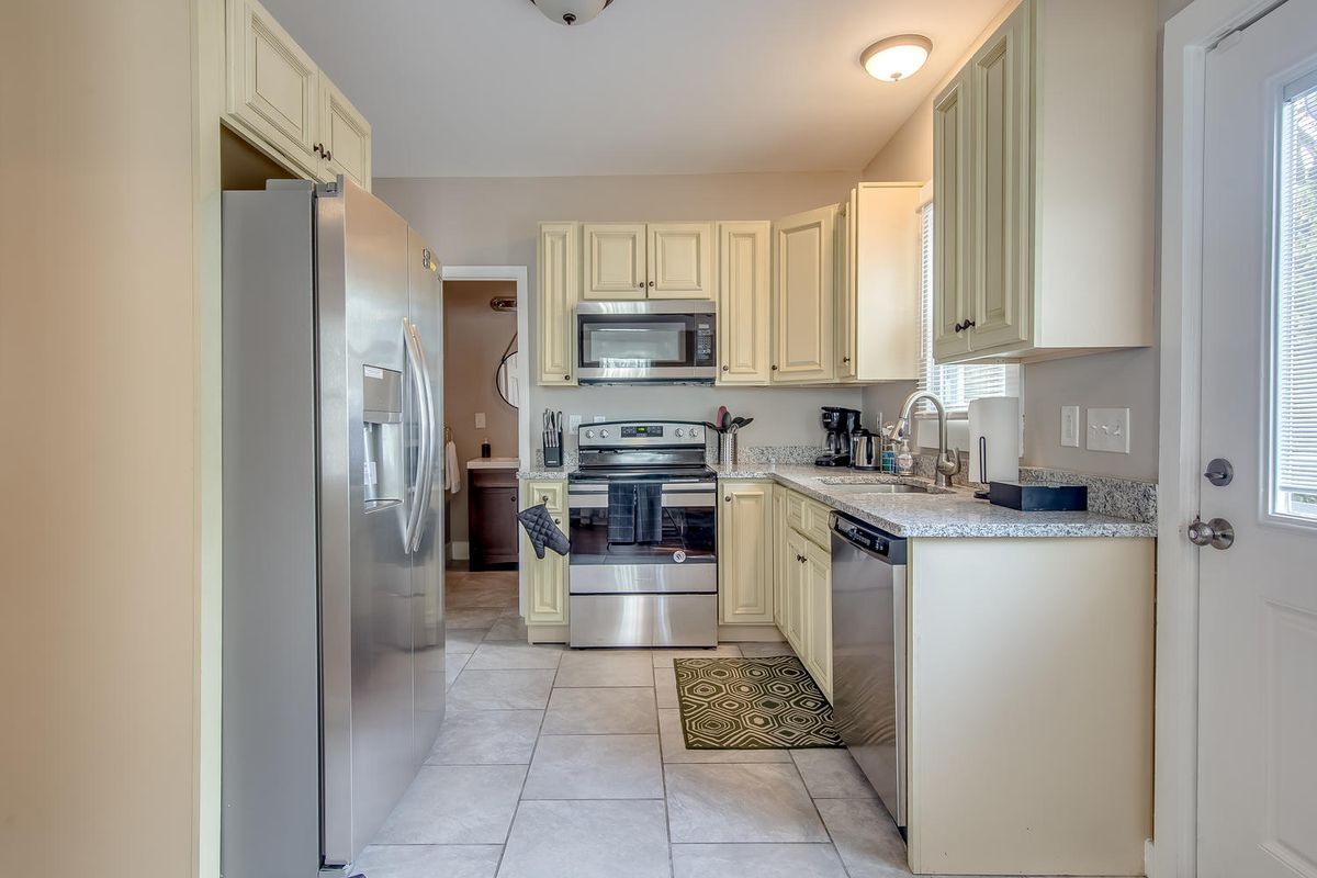 Building Photo - 112 Lucile St