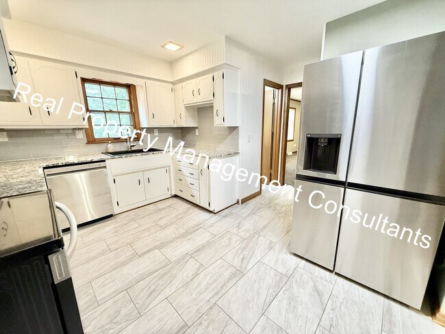 Building Photo - $1000 Rent credit on 4 bed & 2.5 bath Home