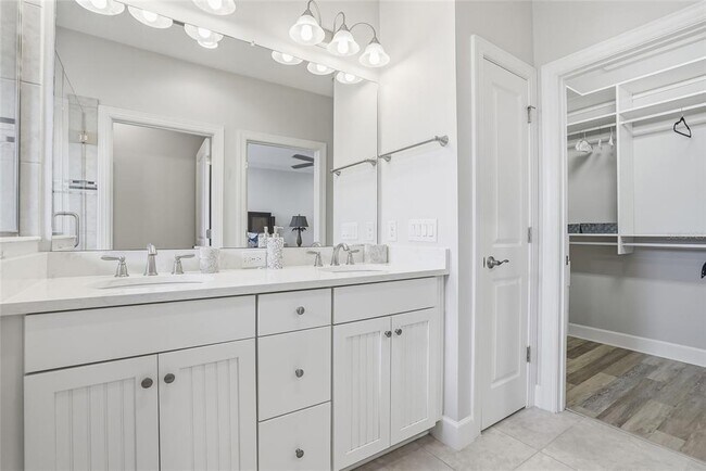 Building Photo - 3162 Moorings Dr S