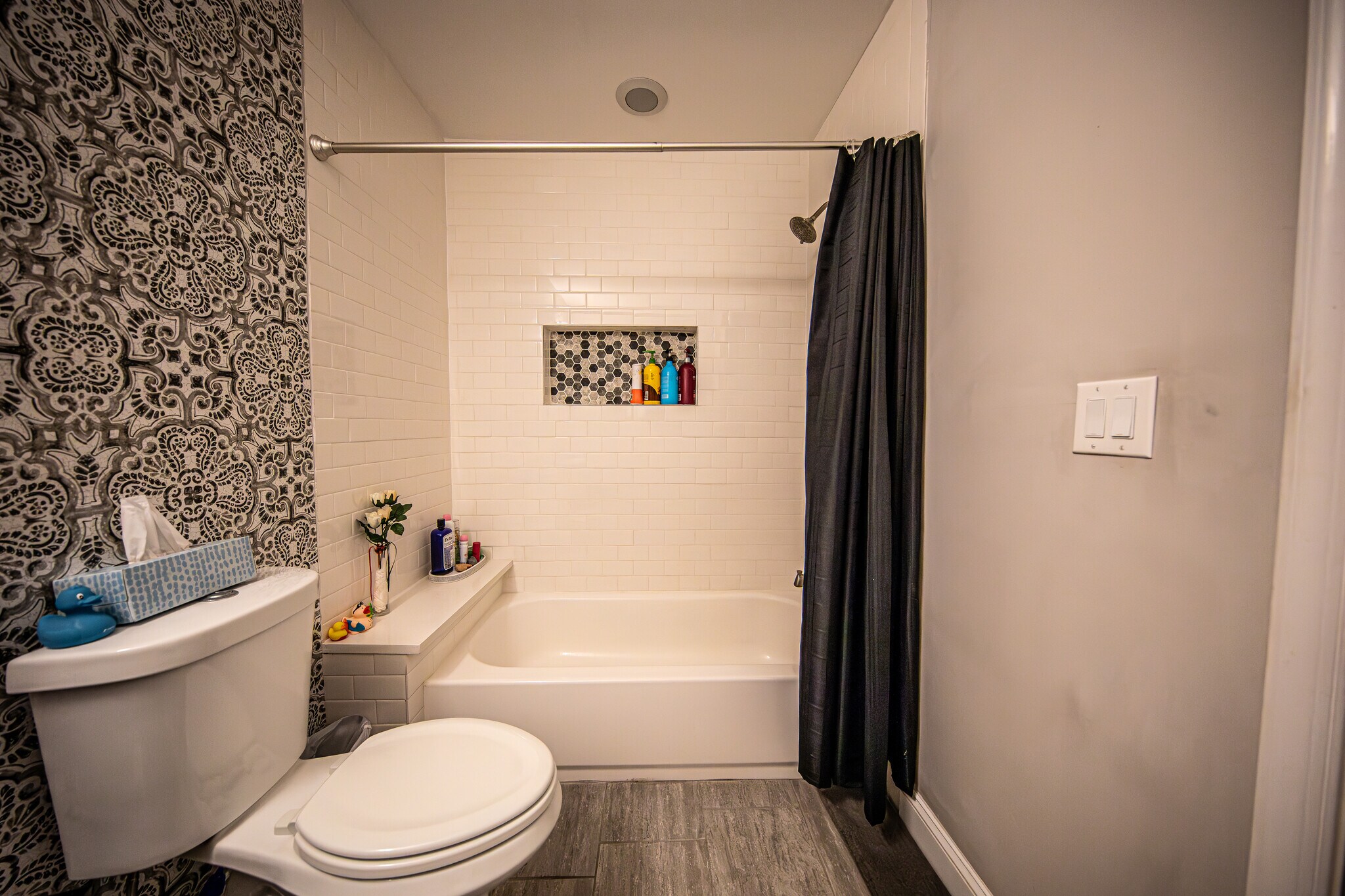 2nd floor full bath - 2137 Sears St